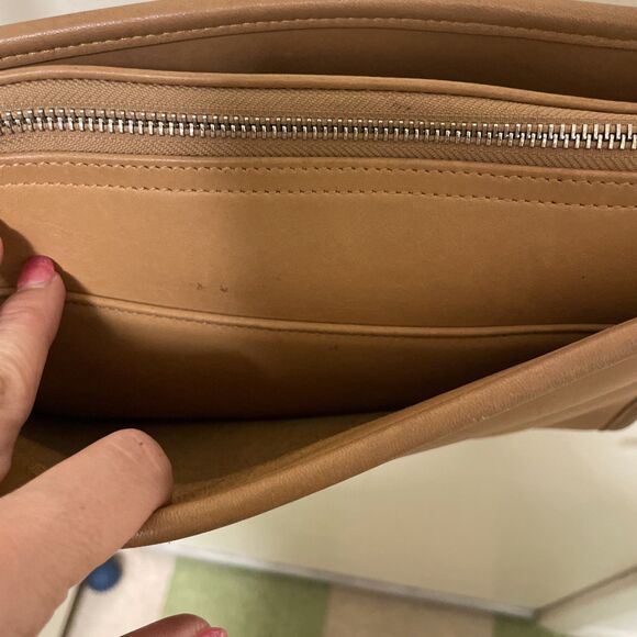 Vintage 90s Coach Sutton Bag 9814 Tan Light Brown Leather Shoulder Crossbody - Picture 10 of 15